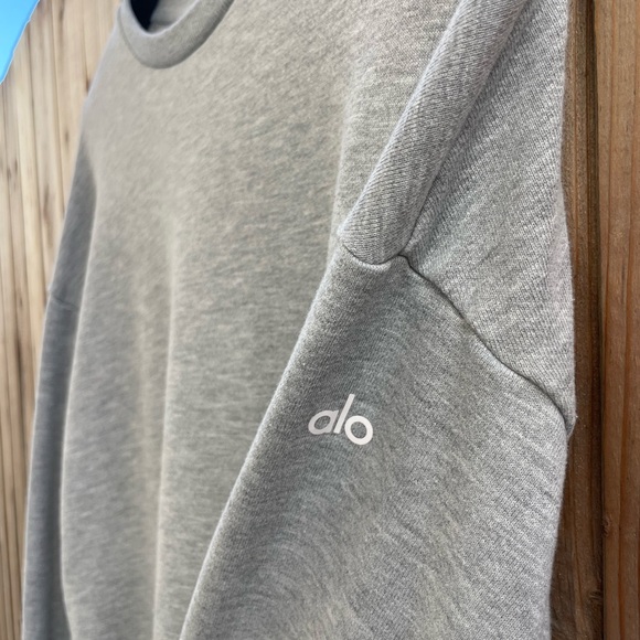 Alo CHILL CREW NECK PULLOVER, Athletic Heather Grey Color, Size Small - Picture 5 of 6